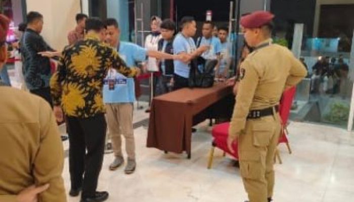 Polda Sulteng Back Up Pengamanan Debat Publik Perdana Kabupaten Banggai Laut