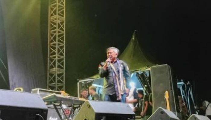 Kampanye AT-FM, Lagu Sisik Naepuan Hipnotis Ribuan Warga Nambo