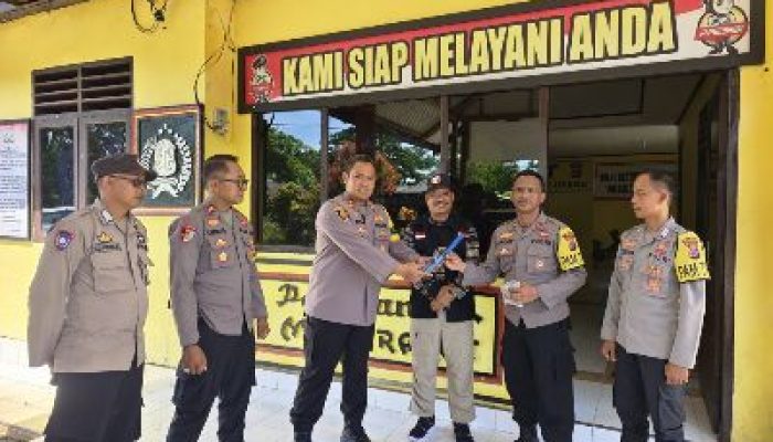 TPS Sangat Rawan di Desa Taronggo, Kapolres Morut Bekali Dengan Telepon Satelit Anggotanya