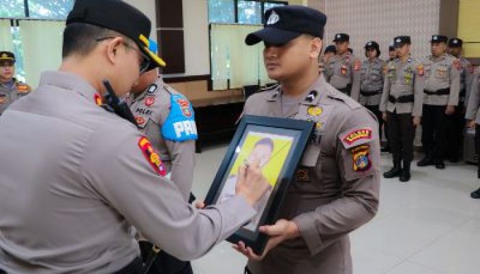 Kapolres Pimpin Upacara PTDH, Satu Anggota Polres Banggai