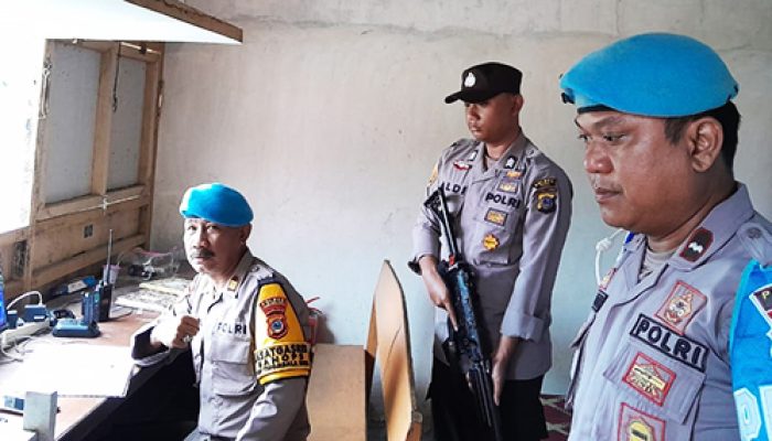 Kasipropam Polres Tojo Una-Una Lakukan Pengecekan Personel Jaga Kantor Penyelenggara Pilkada