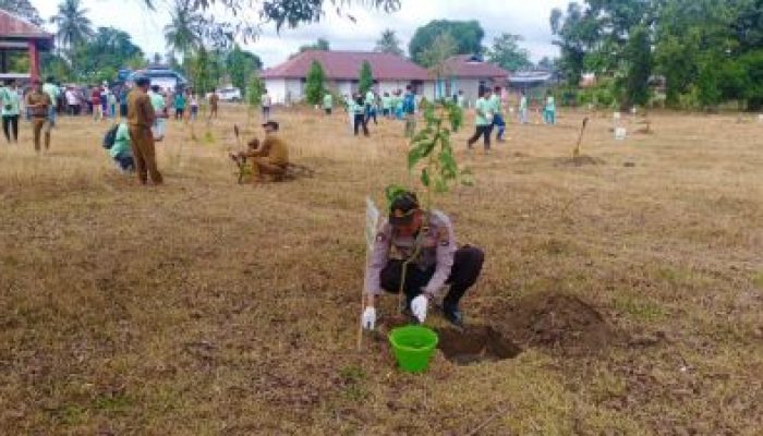 TNI-Polri dan Pertamina EP Donggi Matindok, Tanam Pohon di Desa Kamiwangi Toili Barat