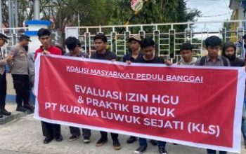 Puluhan Massa Aksi Tuntut Pemerintah Evaluasi Izin PT KLS