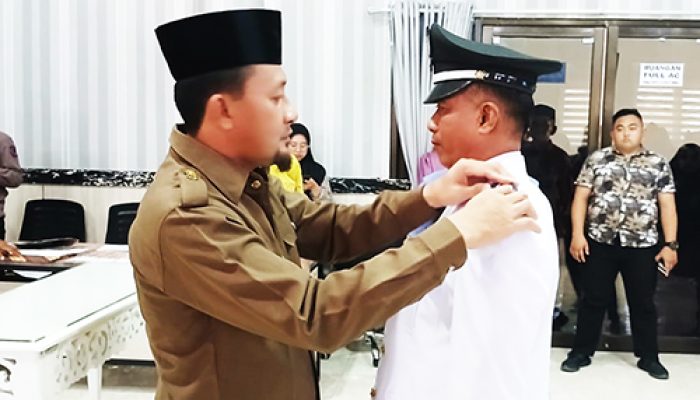 Wakil Bupati Tojo Una-Una Melantik Kades Antar Waktu Desa Luok Kecamatan Walea Kepulauan