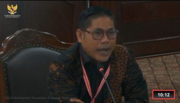 Pemeriksaan Persidangan Perkara Nomor 171/PHPU.BUP-XXIII/2025 Kabupaten Banggai, Irwanto Kulap Anggota DPRD Bahas Pelimpahan Kewenangan Bupati Kepada Camat