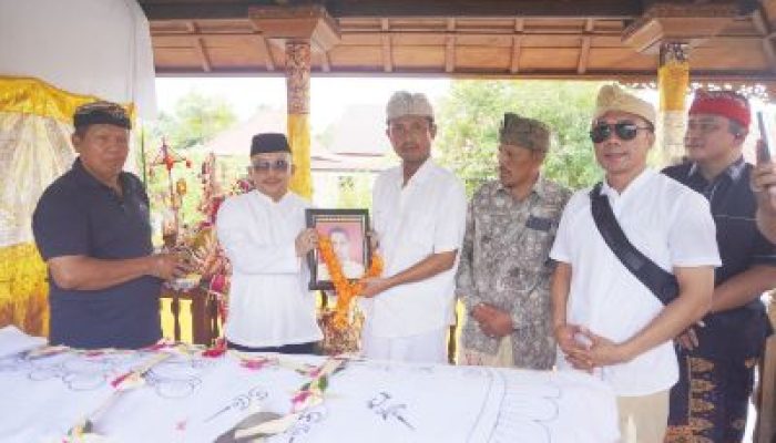 Bupati Banggai H. Amirudin, Lepas Jenazah Alm. dr. Ida Bagus Subrata Pidada Untuk Dikremasi Pada Acara Pengabenan
