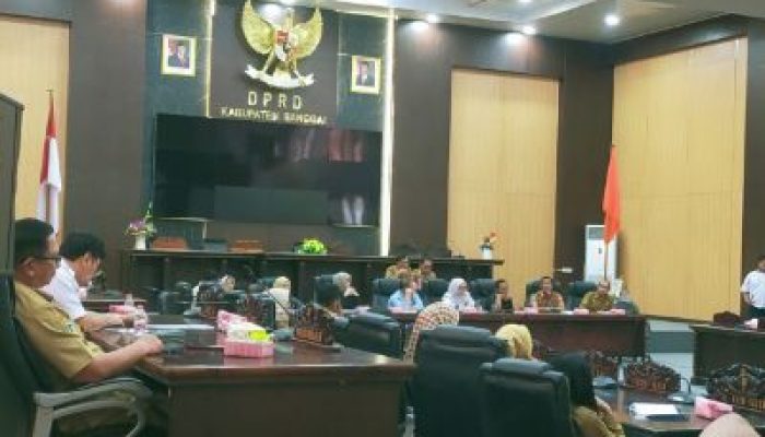 Bahas Aduan Aliansi Honorer, Komisi I DPRD Banggai Gelar Raker Dengan BKPSDM