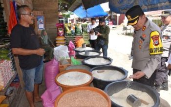 Antisipasi Kenaikan Harga Sembako Jelang Ramadhan, Kapolres Morowali Utara Sidak ke Pasar