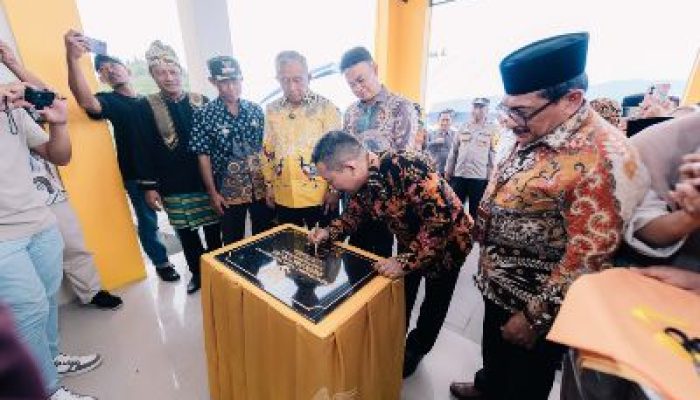Bupati Banggai H. Amirudin Resmikan Kantor Camat Toili Jaya, Dengan Harapan Pelayanan Yang Lebih Baik
