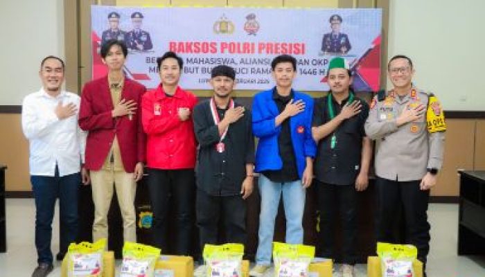 Sambut Ramadhan, Kapolres Banggai Serahkan 100 Paket Sembako Baksos Polri Presisi Bersama Mahasiswa