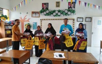 Pemkab Banggai Melalui Disdikbud, Menyalurkan Bantuan Siswa Kurang Mampu Jenjang SD ke 24 Kecamatan