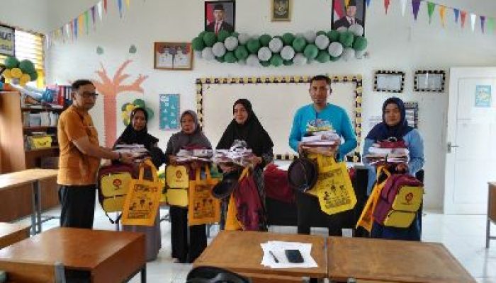 Pemkab Banggai Melalui Disdikbud, Menyalurkan Bantuan Siswa Kurang Mampu Jenjang SD ke 24 Kecamatan