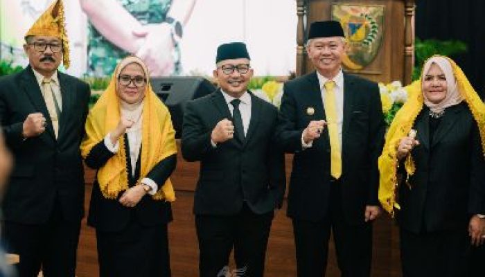 Bupati Banggai H. Amirudin, Hadiri Rapat Paripurna Serah Terima Jabatan Gubernur Sulawesi Tengah