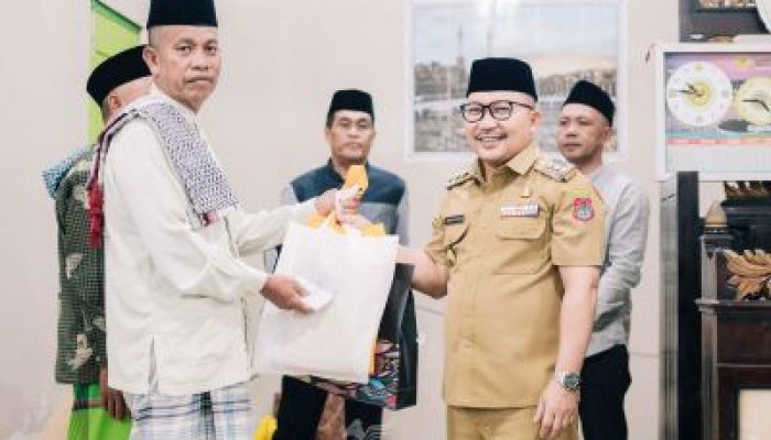 Bupati Banggai H. Amirudin, Safari Ramadhan di Kecamatan Bunta Serta Gelar Pasar Murah