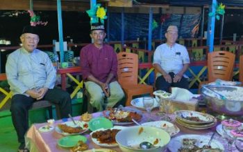 Safari Ramadhan Malam ke-3, Bupati Bangkep Buka Puasa di Empang Café Liang, Lanjut Sholat Tarawih di Desa Bajo