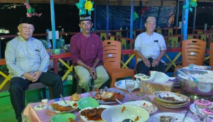 Safari Ramadhan Malam ke-3, Bupati Bangkep Buka Puasa di Empang Café Liang, Lanjut Sholat Tarawih di Desa Bajo