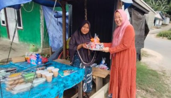 Peringati HUT ke-50, Aleg DPRD Bangkep Nancy Dunda Bagikan Parcel Lebaran