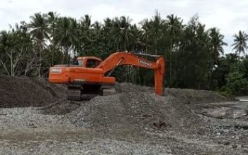 Kerahkan Alat Berat Atasi Ancaman Longsor, Warga Koninis : Terima Kasih Pak Bupati Amirudin