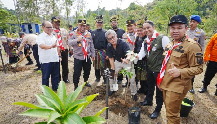 Rocky Gerung : Polisi Itu “Pohon Lindung Seluruh Indonesia”