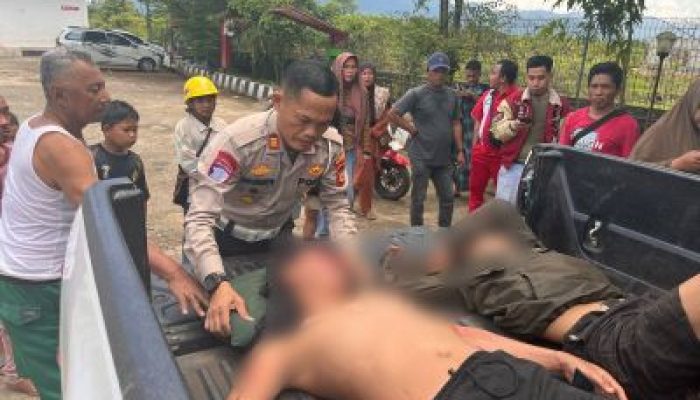 Satlantas Polres Morowali Utara Evakuasi Dua Korban Tak Sadarkan Diri di SPBU Tompira