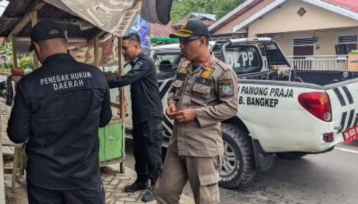 Satpol PP Bangkep Gelar Patroli Pengawasan Pemanfaatan Badan Jalan di Seputaran Salakan