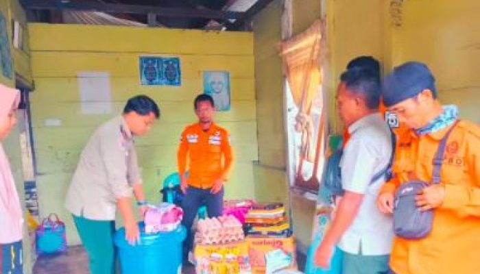 Kalak BPBD Bangkep, Saprin K. Pitter, Salurkan Bantuan kepada Korban Kebakaran di Desa Ponding-Ponding