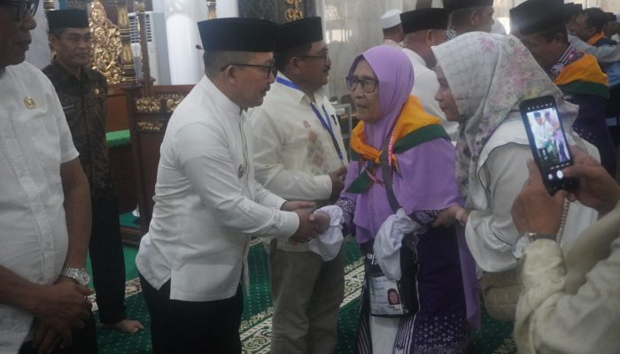 Bupati Banggai H. Amirudin, Lepas 152 Jamaah Calon Haji Kabupaten Banggai 1446 H/2025 M