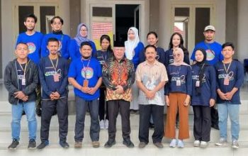 Bupati Banggai Kepulauan Rusli Moidady Lepas Relawan Pengajar Bangkep Mengajar Batch 2