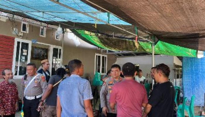 Ucapkan Turut Berduka Cita, Kapolres Bangkep Berkunjung ke Rumah Almarhum Ryan Nugraha dan Serahkan Tali Asih
