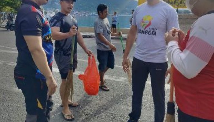 LUWUK HARUS BERSIH : Aksi Bersih-Bersih Teluk Lalong Libatkan Pedagang, Pelajar, dan Jajaran Dispar