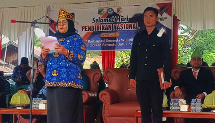 Wakil Bupati Tojo Una Una memimpin upacara Peringatan hari Diknas Nasional 2025 dikecamatan Tojo