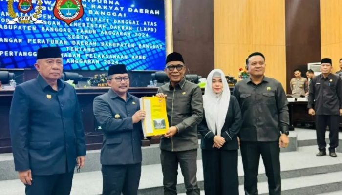 Ketua DPRD Banggai Pimpin Rapat Paripurna, Penyampaian Ranperda Pertanggungjawaban Pelaksanaan APBD 2024