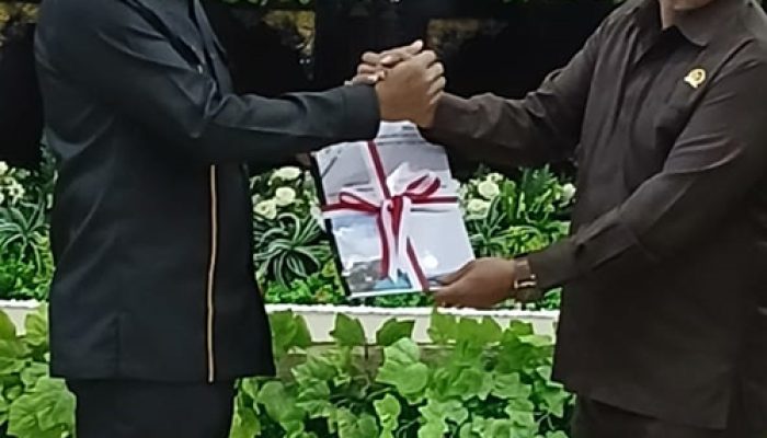 Bupati Tak Ingin Menunda, Masih Pada Rapat Paripurna Menjawab Rekomendasi DPRD  Tojo Una Una