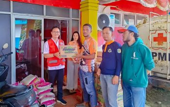 PMI Morut Serahkan Bantuan Untuk Warga Terdampak Banjir, di Dusun Towi Desa Tamainusi Kecamatan Soyojaya