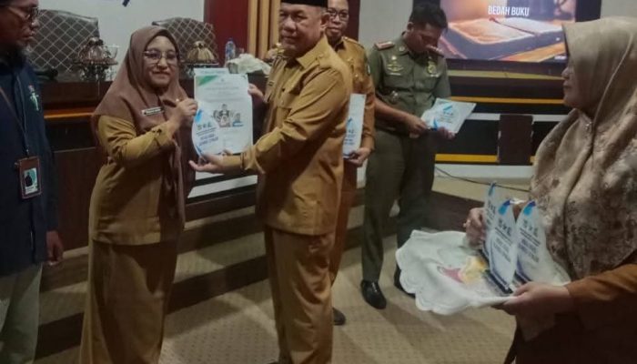Bupati Bangkep Buka Program “ASN Menulis”, Yang Dirangkaikan Dengan Bedah Buku