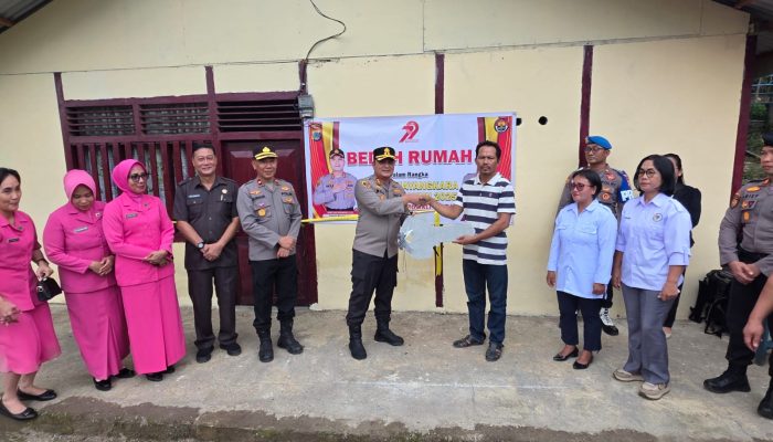 Sambut Hari Bhayangkara ke-79, Polres Morowali Utara Bedah Rumah Warga