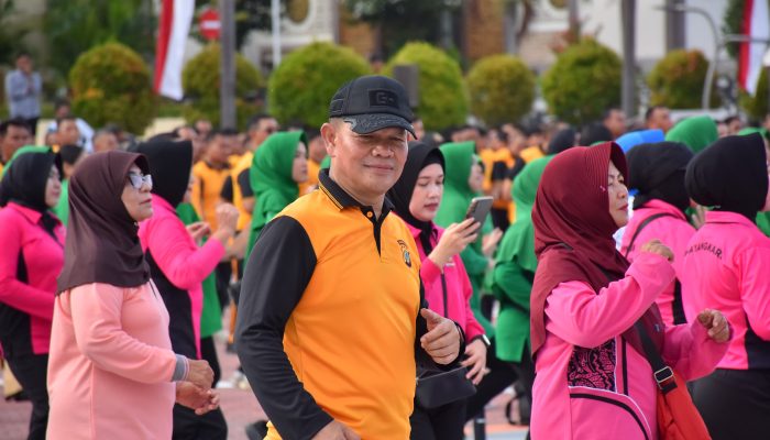 Semarak HUT Bhayangkara ke-79, Ribuan Warga Padati Lapangan Polda Sulteng Dalam Olahraga Bersama “Polri Untuk Masyarakat”
