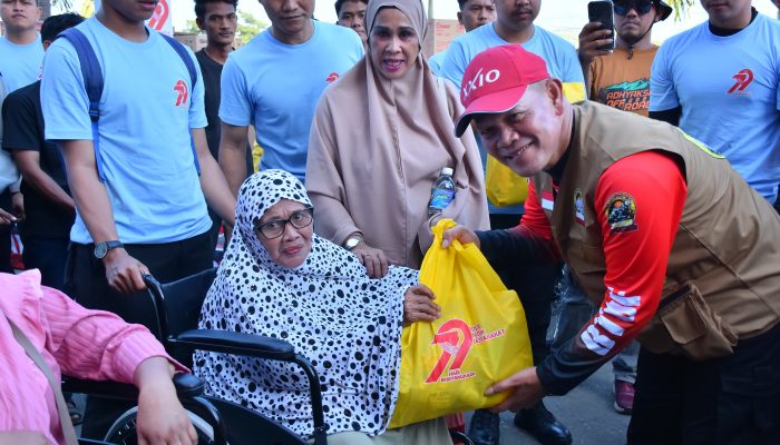 Aksi Kemanusiaan Warnai Bhayangkara Otomotif, Kapolda Sulteng Bagi Ratusan Sembako dan Kursi Roda