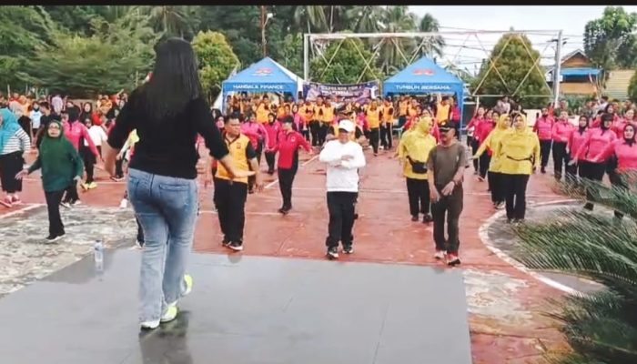 Memperingati HUT Bhayangkara, Polres Bangkep Gelar Senam Bersama Yang Dihadiri Bupati, Kapolres, Pabung, Kepala OPD, dan Bhayangkari