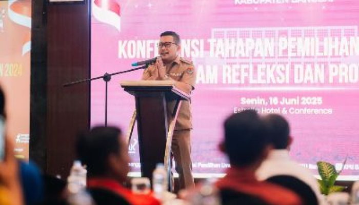 Bupati Amirudin Buka Konferensi Refleksi Pemilu 2024, Tekankan Pentingnya Evaluasi Demokrasi