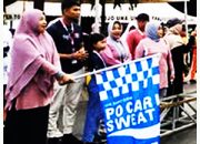 Ketua Tim Penggerak PKK Kabupaten Tojo Una Una melepas peserta FUN RUN 5K