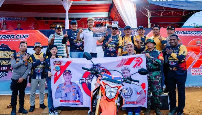 Tampil Sebagai Juara Umum, Pembalap Nasional Asal Jatim Bawa Pulang Hadiah Motor Trail Honda CRF