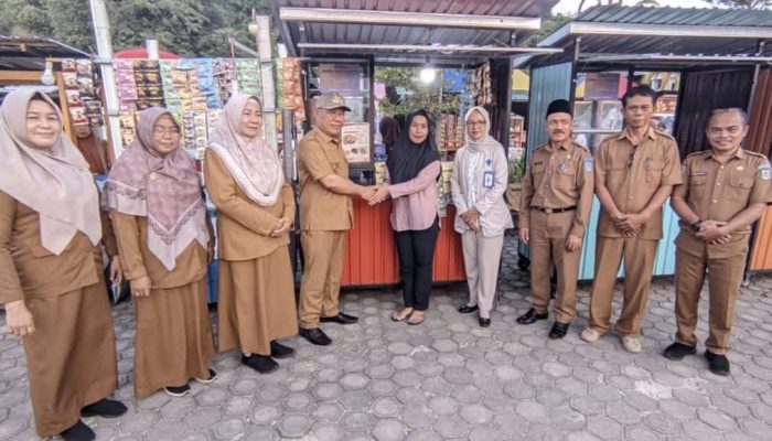 Bupati Bangkep Rusli Moidady Serahkan 35 Gerai UMKM di Taman Kota, Kerja Sama Dengan Bank Sulteng dan BPR