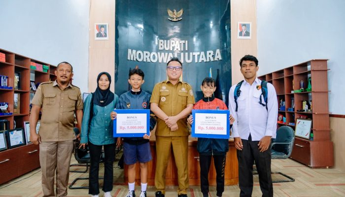 Harumkan Nama Daerah, Dua Remaja Juara Karate Dapat Hadiah Khusus Dari Bupati Morowali Utara