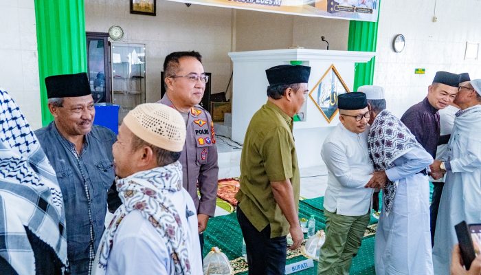 Bupati Banggai H. Amirudin, Sambut Secara Resmi Kepulangan Jamaah Haji Kloter BPN-12 di Masjid Baitul Ma’muun Bukit Halimun