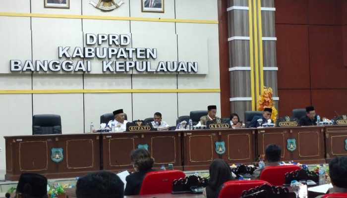 Bupati Bangkep Rusli Moidady, Hadiri Rapat Paripurna DPRD Bangkep Tentang Pertanggung Jawaban APBD 2024