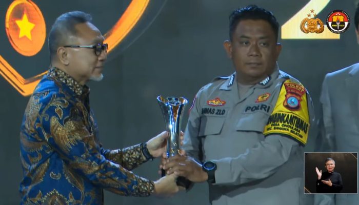 Bhabinkamtibmas Peraih Hoegeng Awards 2025, Akhirnya Kumpul Keluarga