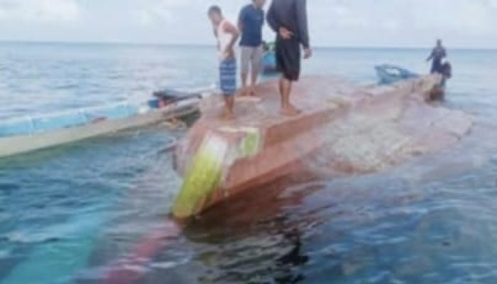 Tindak Lanjuti Laporan Masyarakat, Brigadir Akbar Temukan Kapal Kargo KM Mutia Terbalik Tanpa Awak di Perairan Bokan