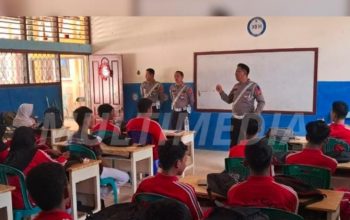 Edukasi Kamseltibcarlantas di Banggai Laut, Aipda Bayu Hadi Santoso Gencarkan Kesadaran Berlalu Lintas di Momen Operasi Patuh Tinombala 2025