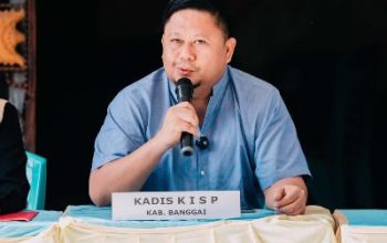Kadis Kominfo Banggai, Ajak Siswa Baru SMKN 1 Luwuk Pahami Etika Digital dan Tekankan Pentingnya Bermedia Sosial